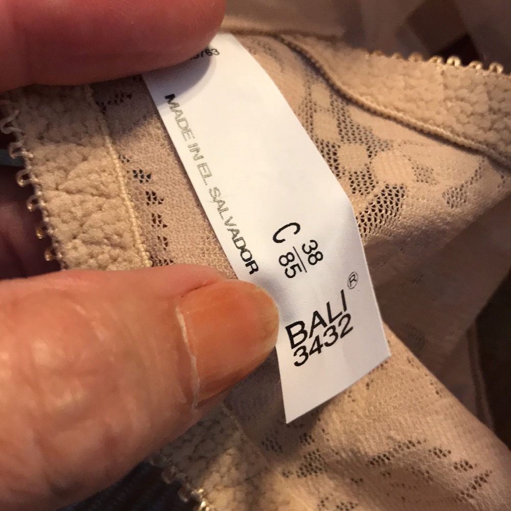 NWT Bali Women’s Lace, Smooth Underwire Bra - Picture 8 of 8